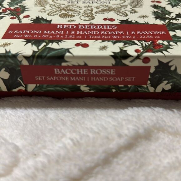 Saponerie Fissi Triple Milled Hand Soap Set of 8 Merry Christmas Red Berries - Picture 5 of 7